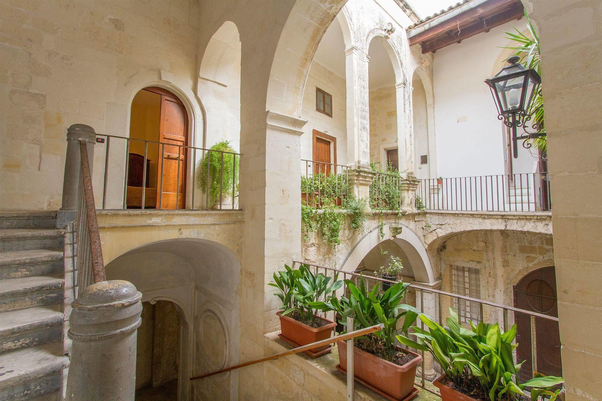 B&B Casa Li Santi Lecce Eksteriør bilde